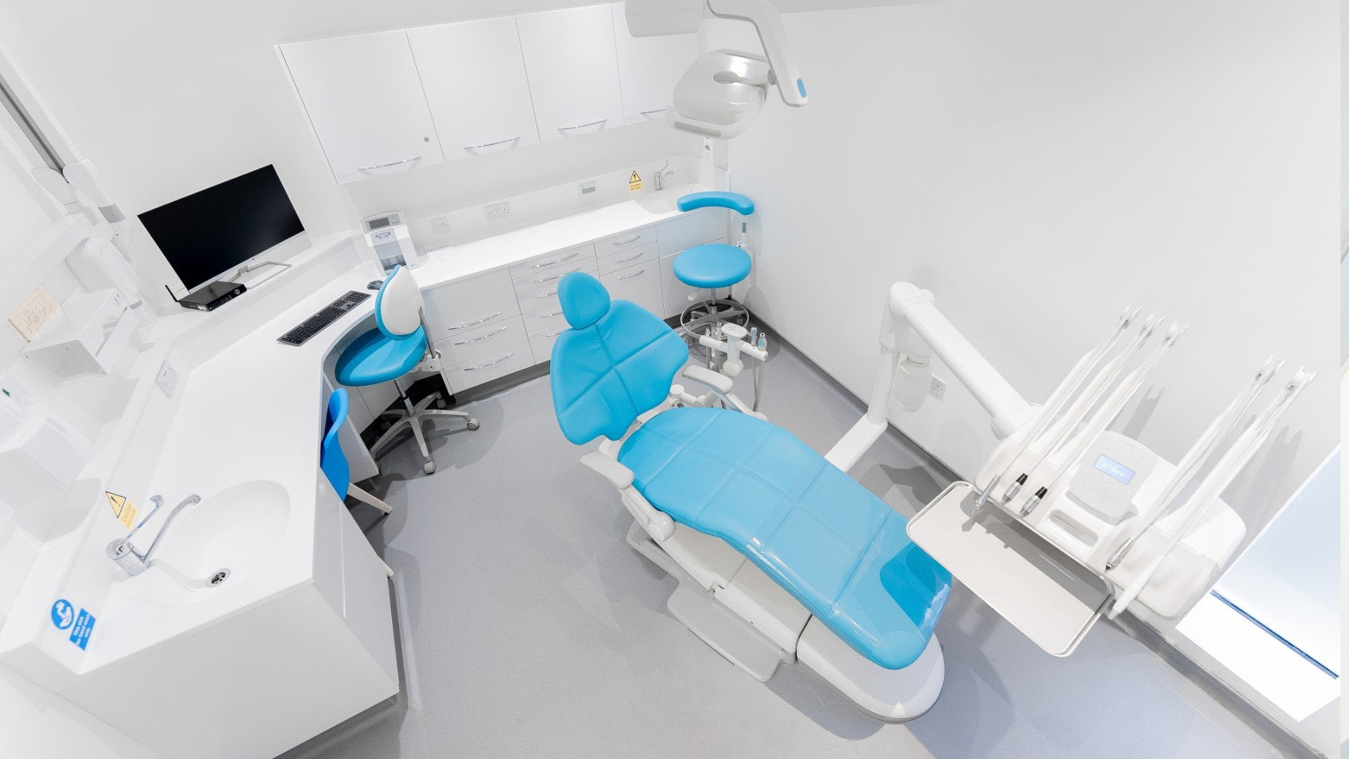 <h1>FREE dental implant consultation in Edgware</h1><h2>Receive a free consultation with a Private Dentistry Awards finalist!</h2>